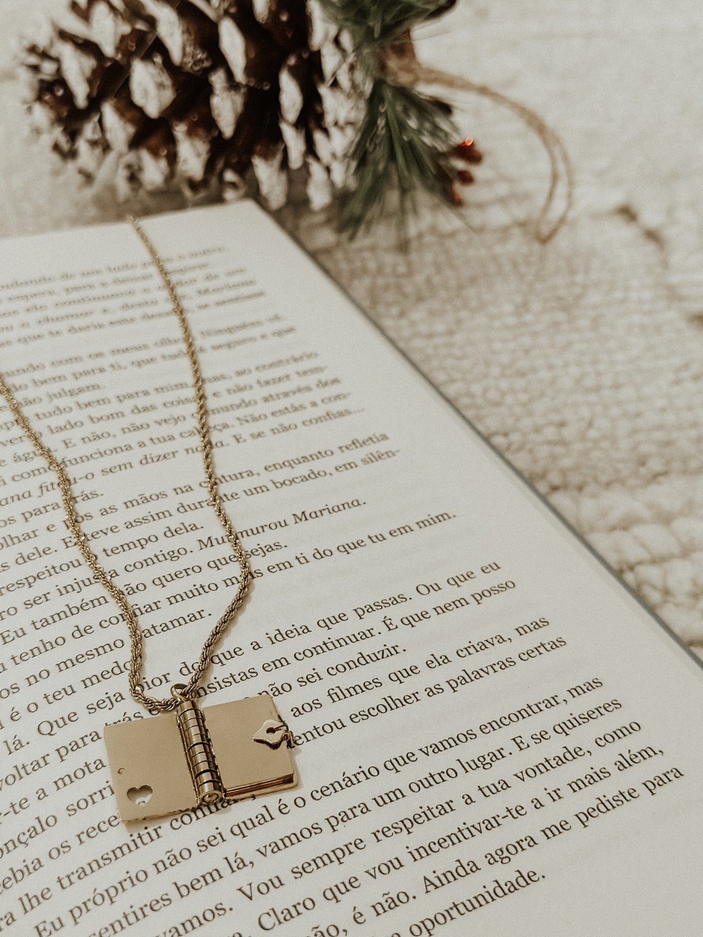 Collier "Livre"